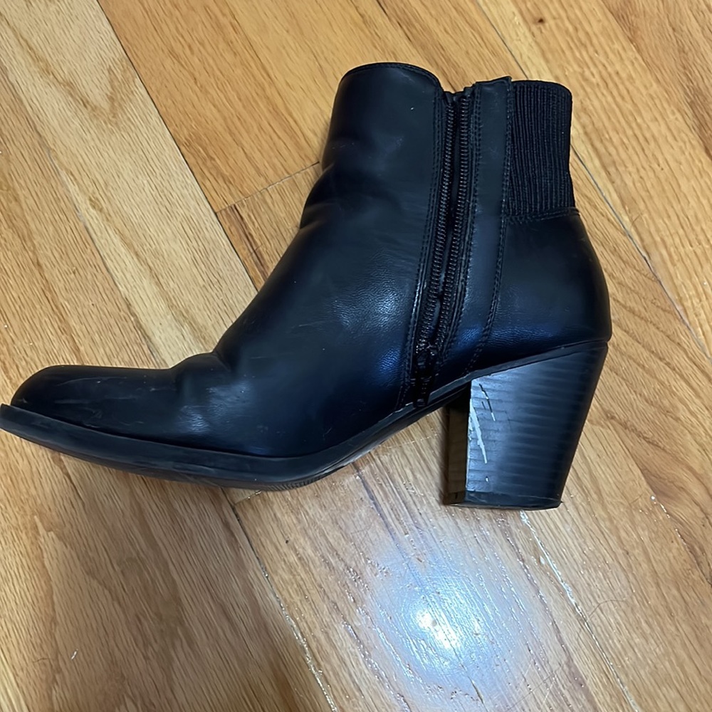 Black boots - Picture 3 of 5